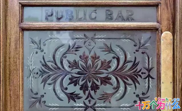 玻璃上的花纹是怎样“刻”出来的