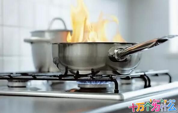 油烧着了,为什么不能用水去泼