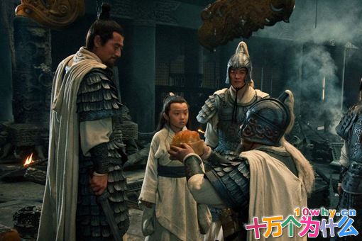 孙权什么时间称帝?为什么他比曹丕和刘备晚了那么久?