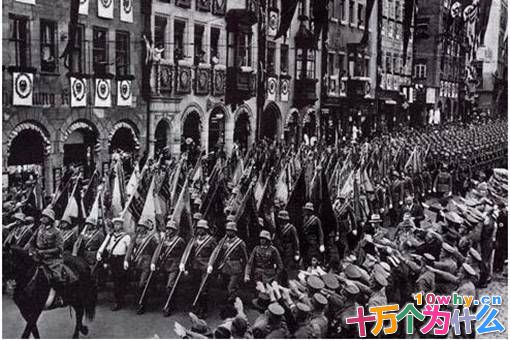 希特勒到底是用了什么方式能够瞒着英法两国扩展军队?