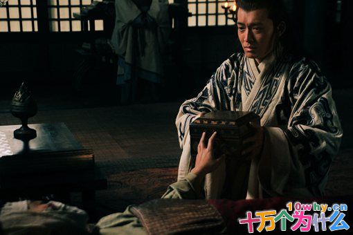 孙权什么时间称帝?为什么他比曹丕和刘备晚了那么久?