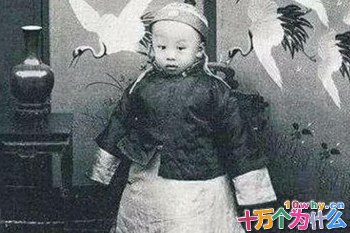 溥仪最爷们的时候是什么时候?东京审判席强势对骂日本天皇