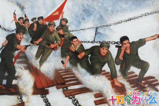 飞夺泸定桥之战中,为何敌军只是拆除了木板不弄断铁索呢?