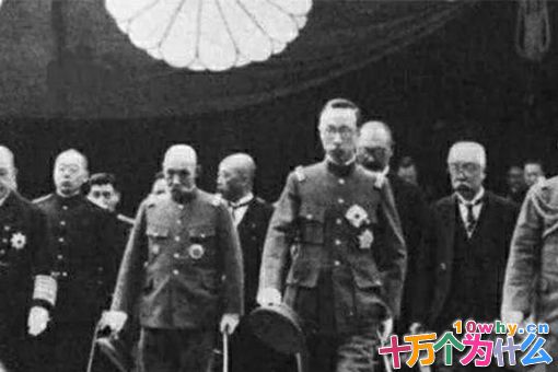 溥仪最爷们的时候是什么时候?东京审判席强势对骂日本天皇